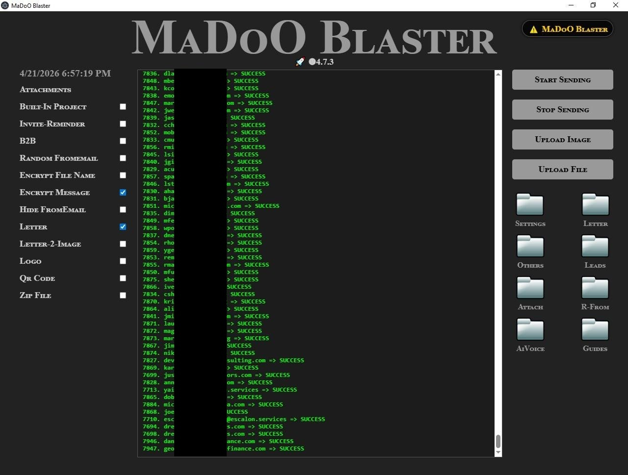 Interface do MaDoO Blaster com log de envios em massa marcando SUCCESS para centenas de destinatários